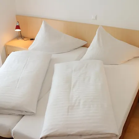 Gasthof Popolari بيت ضيافة 3*