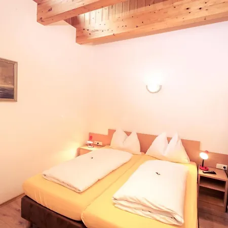 Gasthof Popolari بيت ضيافة 3*