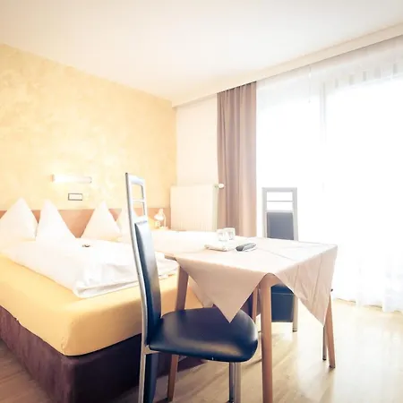 Gasthof Popolari بيت ضيافة 3*
